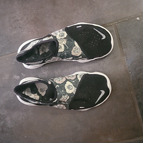 Nike Womens Free RN Flyknit 3.0 'Black Floral' Slip-On Running Sneakers Size 8 - Picture 2 of 8